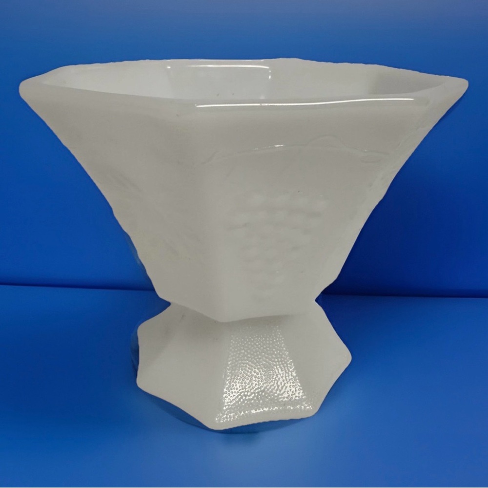 Vintage Anchor Hocking Milk Glass Candy Dish Harvest Grape Octagon White Rare
